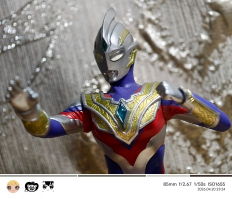 英雄勇像 特利迦奥特曼 A款