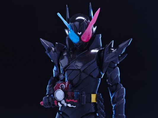 S.H.Figuarts 假面骑士创骑 兔子坦克危险形态 平成世代版