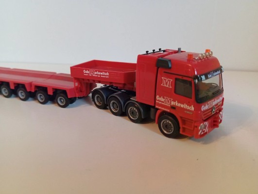 280341 梅赛德斯-奔驰Actros Titan8×4+金牛座机车外壳"Markewitsch"