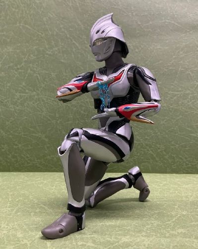 S.H.Figuarts 奈克赛斯奥特曼 幼年形态