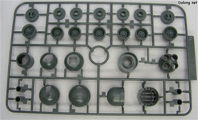 MG 1/100 机动战士高达  RX-75 钢坦克