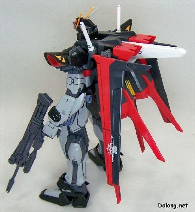 MG 1/100 机动战士高达SEED C.E.73 观星者 GAT-X105E+AQM/E-X09S 漆黑强袭高达