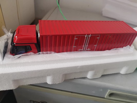 1/48 一汽解放J6货柜卡车