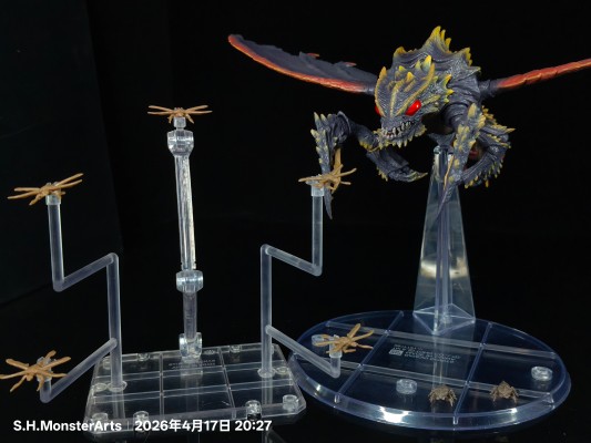 S.H.MonsterArts 超翔龙美加奇拉斯 进化套装