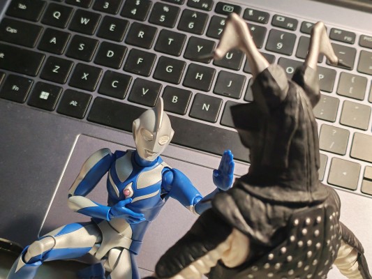 S.H.Figuarts 高斯奥特曼 月神形态