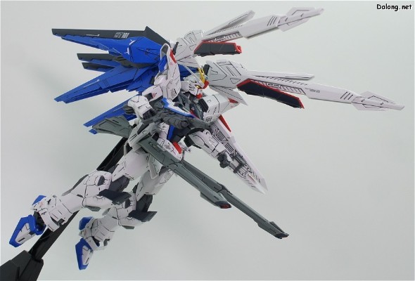 MG 1/100 机动战士高达SEED 自由高达Ver.2.0 ＆ 基拉・大和