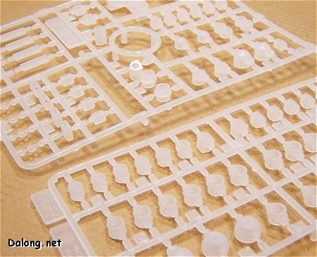 MG	机动战士高达0080 口袋里的战争 	RX-78NT-1 高达NT-1“艾利克斯” Metal Clear ver. 