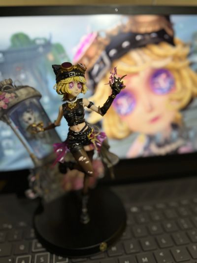 第五人格 《真理之下——再见，幽灵少女》机械师“锁芯”手办礼盒
