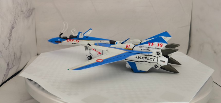 65873 超时空要塞系列  VF-19A “VF-X 乌鸦”
