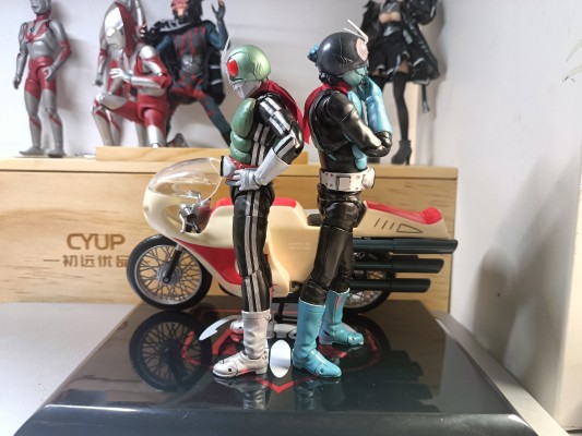 S.H.Figuarts（真骨雕制法） 假面骑士新1号 荣耀昭和骑士版（首发专属底座配套款）