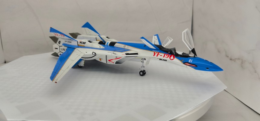 65873 超时空要塞系列  VF-19A “VF-X 乌鸦”