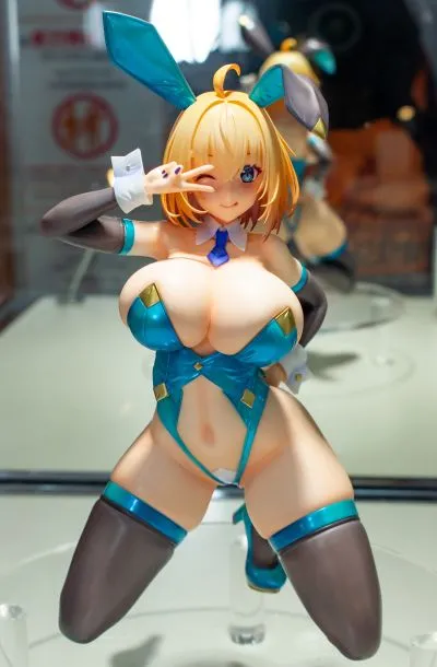 -樱-  索菲亚· F· 希琳 蓝色兔女郎