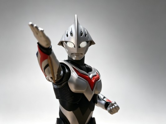 S.H.Figuarts 奈克赛斯奥特曼 幼年形态