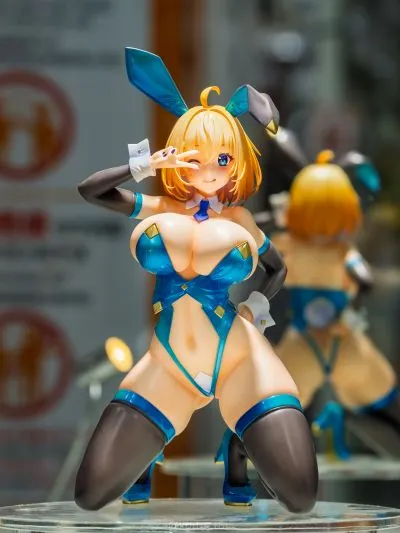 -樱-  索菲亚· F· 希琳 蓝色兔女郎