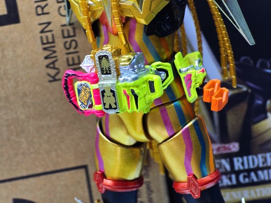 S.H.Figuarts 假面骑士艾克赛德 无敌玩家 平成世代版