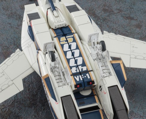 65879 超时空要塞系列 VF-1A 女武神 “生产5000架纪念涂装机”