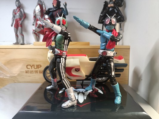 S.H.Figuarts（真骨雕制法） 假面骑士新1号 荣耀昭和骑士版（首发专属底座配套款）