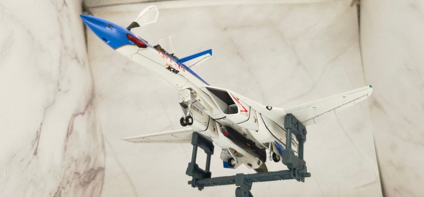 65873 超时空要塞系列  VF-19A “VF-X 乌鸦”