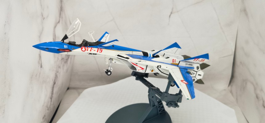 65873 超时空要塞系列  VF-19A “VF-X 乌鸦”