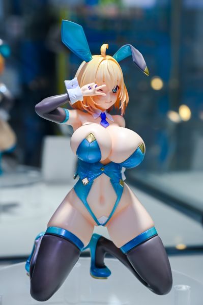 -樱-  索菲亚· F· 希琳 蓝色兔女郎