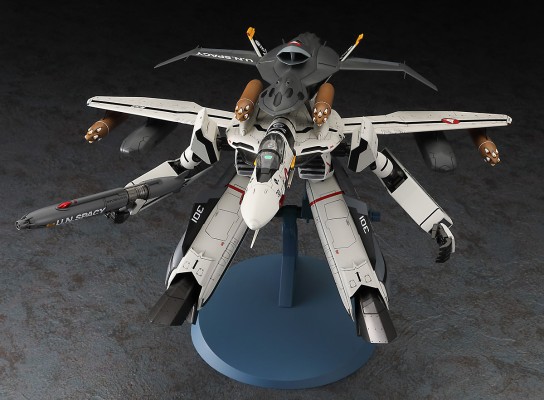 65889 超时空要塞系列 VF-0S GERWALK形态 附带幽灵号“超时空要塞ZERO”