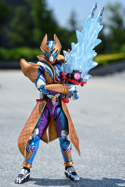 S.H.Figuarts 假面骑士加布 凛冽雪酪冰卫形态