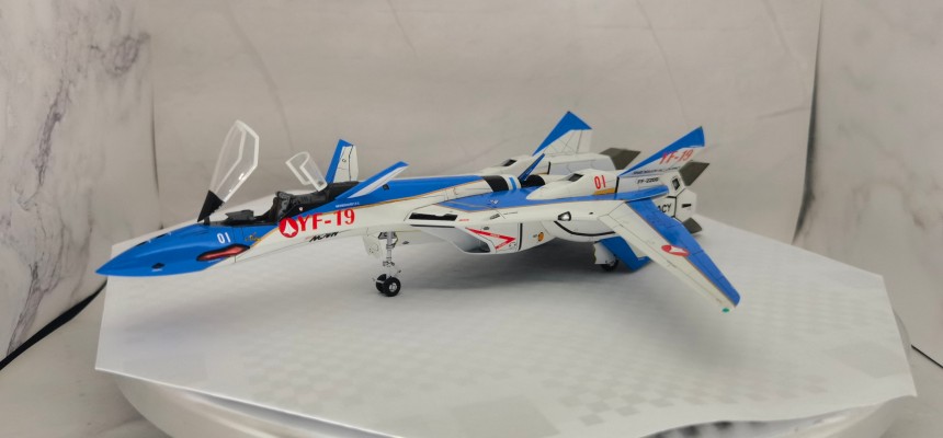 65873 超时空要塞系列  VF-19A “VF-X 乌鸦”
