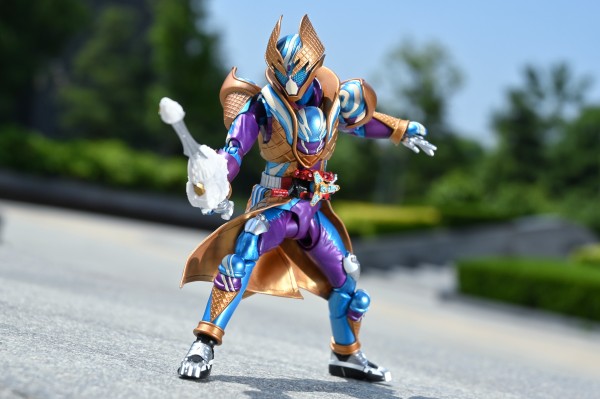 S.H.Figuarts 假面骑士加布 凛冽雪酪冰卫形态