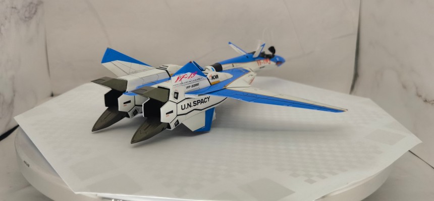 65873 超时空要塞系列  VF-19A “VF-X 乌鸦”