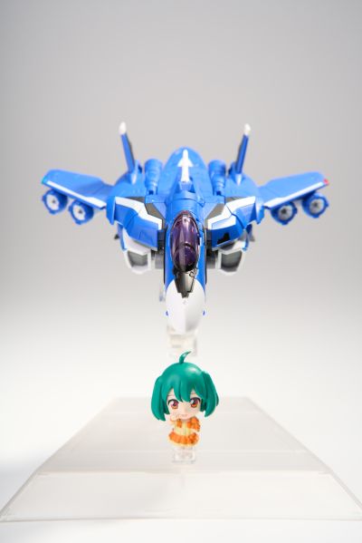 TINY SESSION 超时空要塞F VF-25G 弥赛亚女武神（米歇尔专用机） 和 李兰花