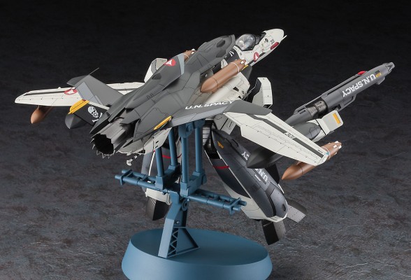 65889 超时空要塞系列 VF-0S GERWALK形态 附带幽灵号“超时空要塞ZERO”