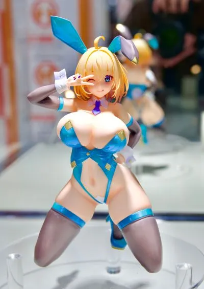 -樱-  索菲亚· F· 希琳 蓝色兔女郎