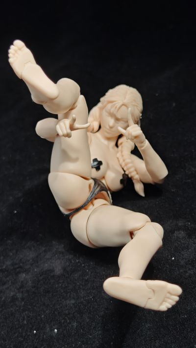 NT-04 小芳/瑟琳娜女素体