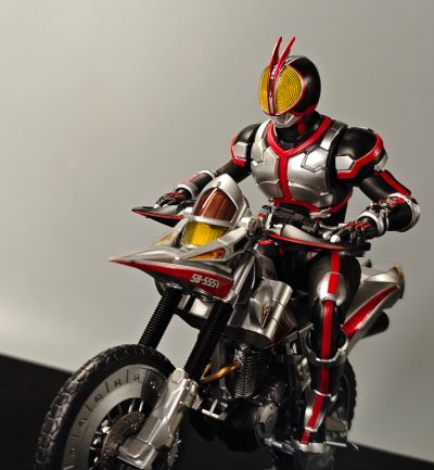S.H.Figuarts  机动摩托人（载具模式）