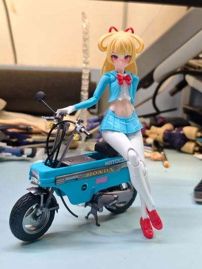 女神装置 BUSTER DOLL 骑士 爱丽丝 与 本田 AB12 Motocompo