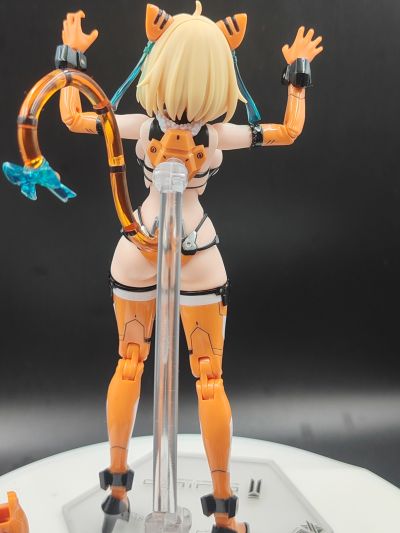 PLAMAX  BP-02 兔女郎服装计划 索菲亚· F· 希琳 老虎装甲