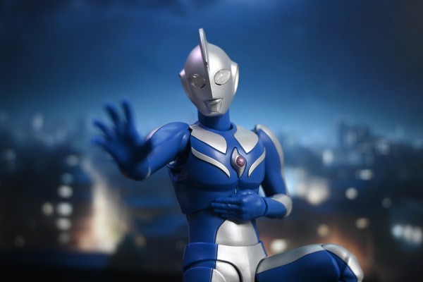 S.H.Figuarts 高斯奥特曼 月神形态