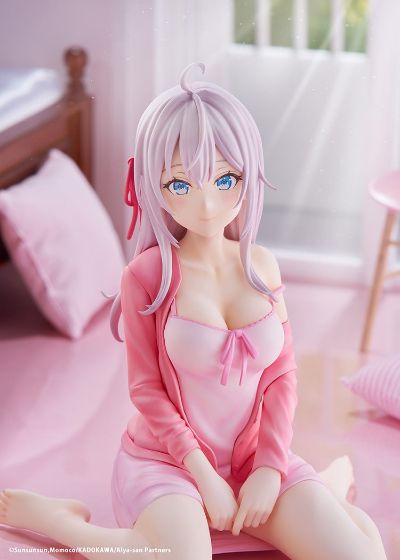 不时用俄语小声说真心话的邻桌艾莉同学 艾莉莎·米哈伊罗夫纳·九条