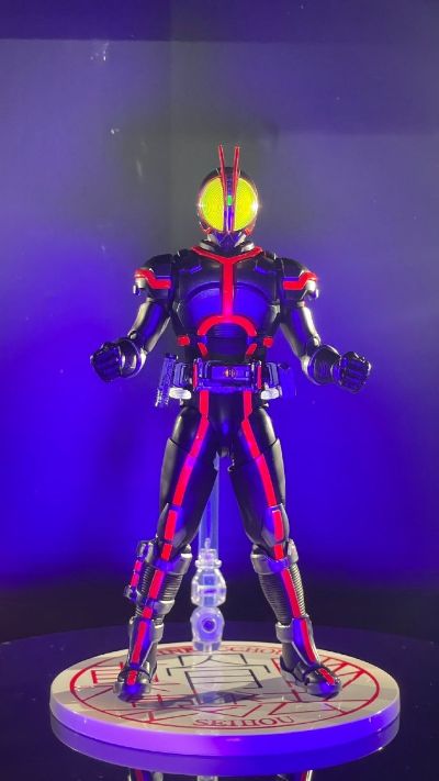 S.H.Figuarts（真骨雕制法） 假面骑士555 夜色版
