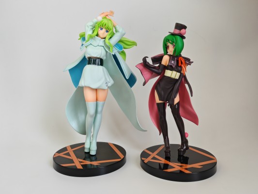 劇場版超時空要塞F（Frontier） 虚空歌姫 -イツワリノウタヒメ- DXフィギュア White＆Brownie ver. 雪莉露・诺姆 
