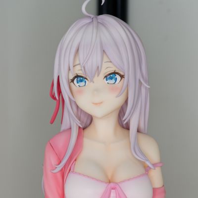 不时用俄语小声说真心话的邻桌艾莉同学 艾莉莎·米哈伊罗夫纳·九条