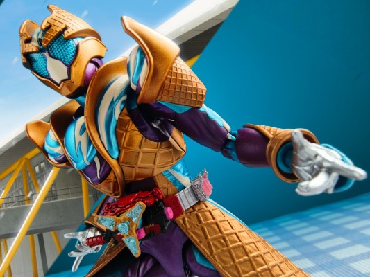 S.H.Figuarts 假面骑士加布 凛冽雪酪冰卫形态