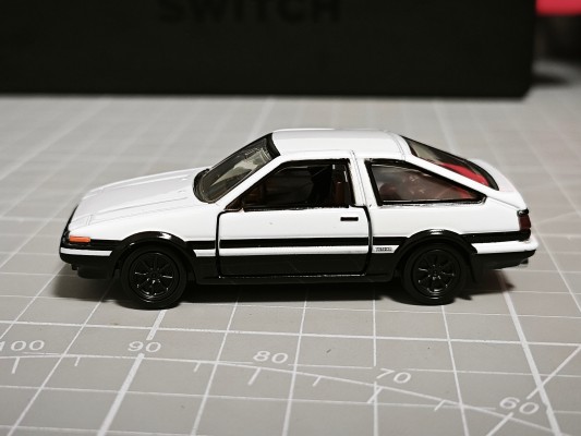 多美卡高级无限 UNL01 头文字D AE86 Trueno（藤原拓海）