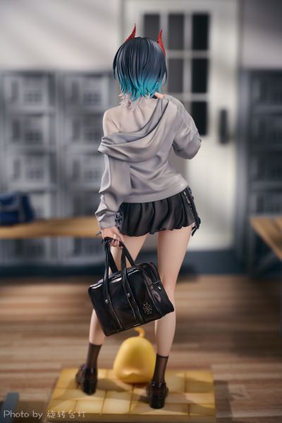 碧蓝航线-乌尔里克·冯·胡贝尔-校服版（A）