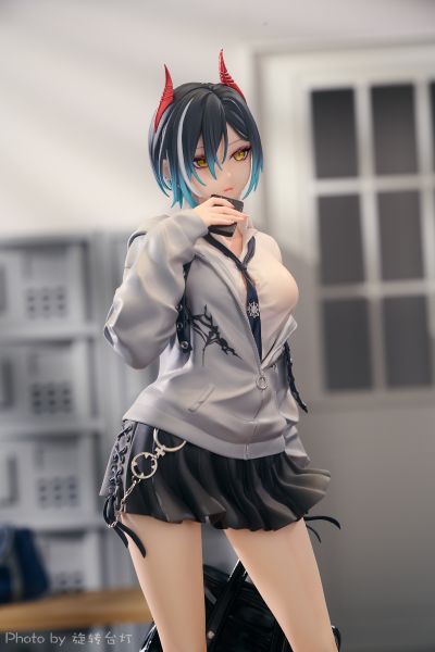 碧蓝航线-乌尔里克·冯·胡贝尔-校服版（A）