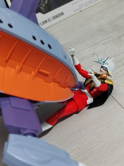 手办