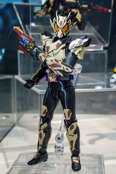 S.H.Figuarts 假面骑士焙客 碎碎曲奇形态
