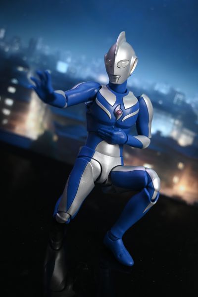 S.H.Figuarts 高斯奥特曼 月神形态