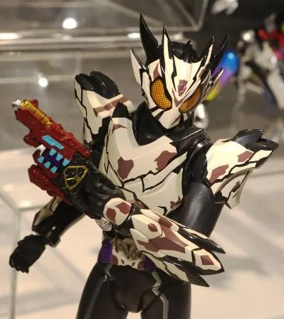 S.H.Figuarts 假面骑士焙客 碎碎曲奇形态