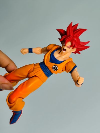 S.H.Figuarts 超级赛亚人之神 孙悟空〈身缠神之气焰的姿态〉